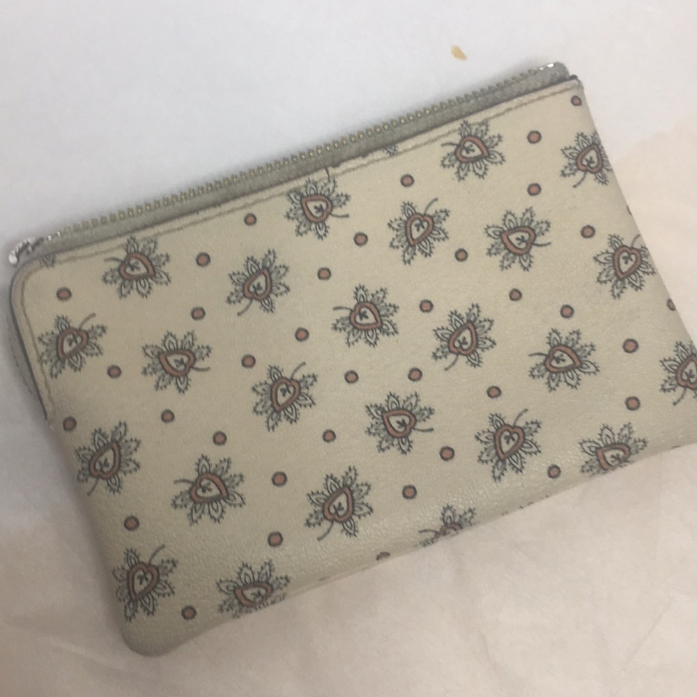 CORNER ZIP WRISTLET IN FOREST BUD PRINT - Picture 3 of 9